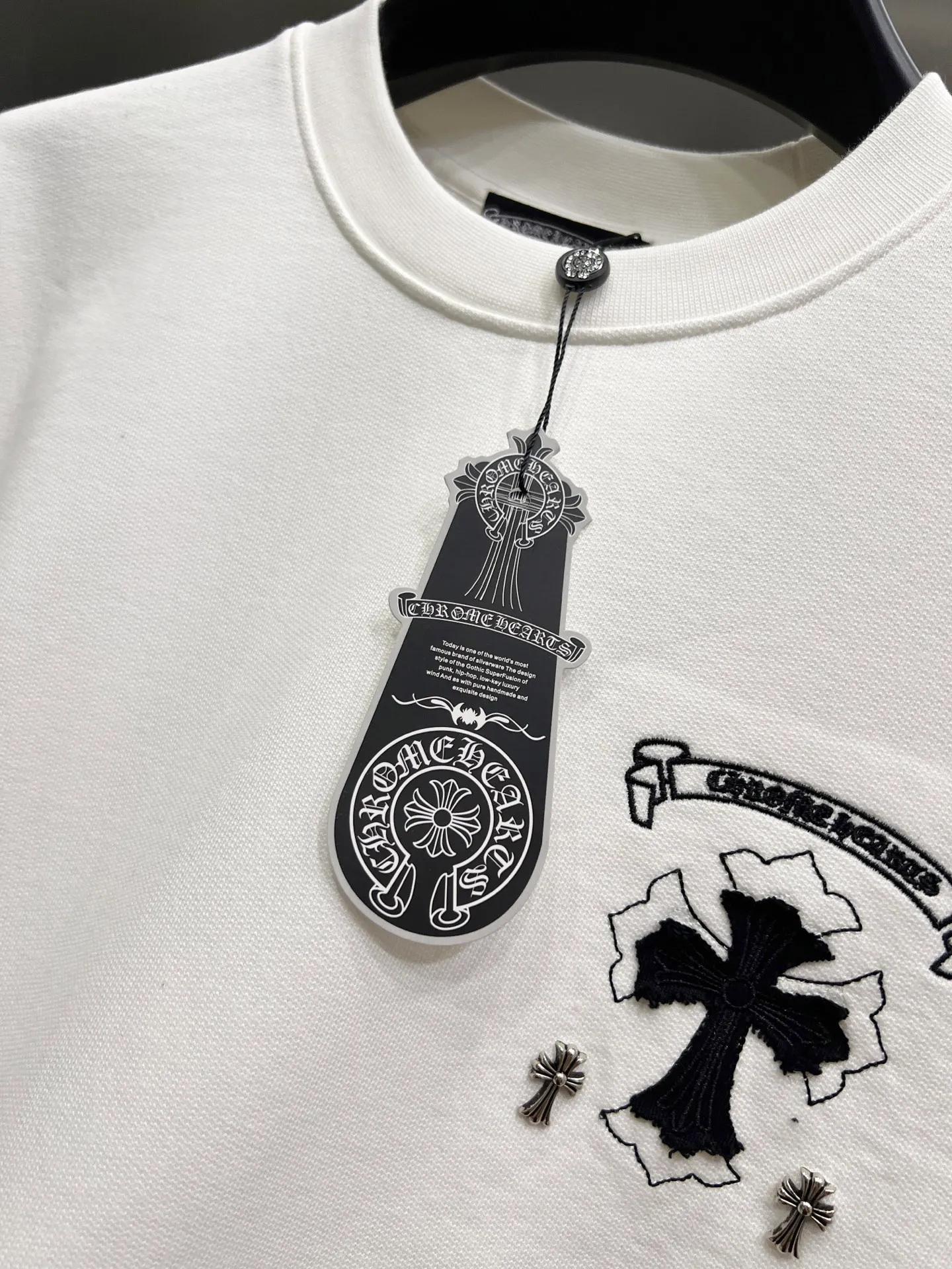 🅿️310 CH Cro 2025 autumn and winter new style, customized 430g double yarn plain fabric, round neck long-sleeved sweatshirt, cross three-dimensional embroidery technology + cross patch hardware, the real thing is great🔥Same style for men and women, loose version, size S M L XL XXL five sizes black white